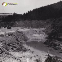 Vodní dílo na Střele u Žlutic - ve výstavbě 1965-1968 | opuštěné koryto Střely v přehradním profilu - duben 1966
