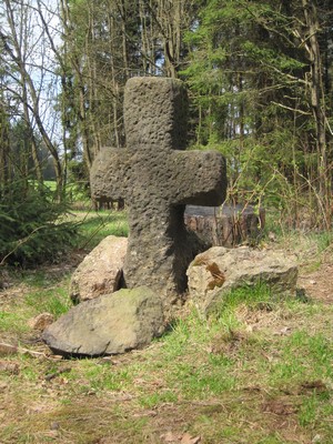 smírčí kříž na katastru vsi Nivy - duben 2011