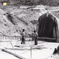 Vodní dílo na Střele u Žlutic - ve výstavbě 1965-1968 | vázání výztuže na přelivu - květen 1967
