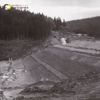 Vodní dílo na Střele u Žlutic - ve výstavbě 1965-1968 | návodní líc hráze vodní nádrže - září 1967