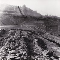 Vodní dílo na Střele u Žlutic - ve výstavbě 1965-1968 | stav násypu hráze vodní nádrže - říjen 1967