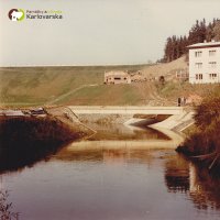 Vodní dílo na Střele u Žlutic - ve výstavbě 1965-1968 | stavba domku hrázného nad novou hrází vodní nádrže - říjen 1968