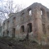 Svatobor - fara | zarostlý zdevastovaný objekt bývalé fary v zaniklé vsi Svatobor od severovýchodu - březen 2012
