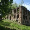 Svatobor - fara | zarostlý zdevastovaný objekt bývalé fary v zaniklé vsi Svatobor od severovýchodu - květen 2014