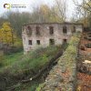 Svatobor - fara | zdevastovaný objekt bývalé fary v zaniklé vsi Svatobor z terasy u kostela od západu - duben 2017
