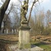 Stružná - socha sv. Jana Nepomuckého | boční strana zchátralé plastiky - duben 2013