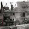 Žlutice - kaple Nejsvětější Trojice | výklenková kaple Nejsvětější Trojice během demolice domu čp. 204 v roce 1952