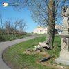 Semtěš - socha Panny Marie | zchátralá pískovcová socha Panny Marie na rozcestí ve vsi Semtěš - duben 2016