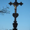 Žlutice - Spinkův kříž | nový litinový vrcholový kříž - duben 2016