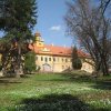 Štědrá - zámek | nově zastřešená budova bývalého zámku - duben 2013