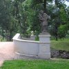 Ostrov - socha sv. Jana Nepomuckého | socha na pilíři mostku v zámeckém parku - července 2009