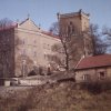 Chyše - zámek | pseudogotický zámek před obnovou od jihu v roce 1991