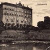 Chyše - zámek | zámek při pohledu z parku na pohlednici z roku 1928