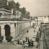 Karlovy Vary - Mlýnská kolonáda | prostor před Mlýnskou kolonádou na fotografii z roku 1919