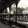 Karlovy Vary - Sadová kolonáda | promenádní prostora kolonády na fotografii z roku 1938