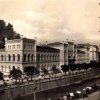 Karlovy Vary - altán pramene Svoboda | dřevěný altán s vývěrem pramene na fotografii z roku 1943