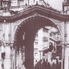 Karlovy Vary - litinová Vřídelní kolonáda | průchod od kostela k Tržišti 