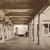Karlovy Vary - empírová Vřídelní kolonáda | promenádní hala Vřídelní kolonády v době před rokem 1878