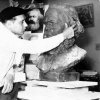 Karlovy Vary - busta Karla Marxe | sochař Karel Kuneš při modelování busty v roce 1956