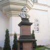 Karlovy Vary - busta Galluse Rittera von Hochbergera | pomník Galluse Hochbergera na nádvoří Vojenského lázeňského ústavu - říjen 2011