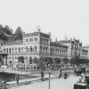 Karlovy Vary - Lázeňský dům (Lázně III) | Lázeňský dům na historické fotografii z počátku 20. století