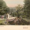 Karlovy Vary - Poštovní dvůr | zahradní restaurace na kolorované pohlednici z roku 1906