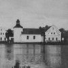 Mokrá (Mokrau) | návesní rybník s kaplí sv. Floriánu v době před rokem 1945