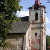Bor - kostel sv. Máří Magdalény | zvonová věž zchátralého kostela v Boru v roce 2002; zdroj: znicenekostely.cz