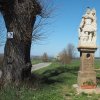 Pšov - socha sv. Floriána | čelní pohledová strana obnovené sochy sv. Floriána u Pšova od jihu - duben 2016