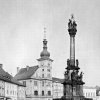 Loket - sloup se sousoším Nejsvětější Trojice | barokní trojiční sloup v době před rokem 1945