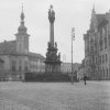 Loket - sloup se sousoším Nejsvětější Trojice | barokní trojiční sloup na náměstí v Lokti - červenec 1904