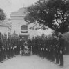 Štědrá - památník obětem 1. světové války | spolek hasičů před památníkem ve 30. letech 20. století