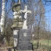 Svinov - pamětní kříž Ernsta Garkische | přední strana pamětního kříže - duben 2013