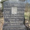 Svinov - pamětní kříž Ernsta Garkische | věnovací nápis na podstavci - duben 2013