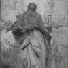 Valeč - sousoší Kalvárie | zchátralá socha Panny Marie přenesená ke kostelu Nejsvětější Trojice v roce 1993