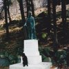 Kyselka - pomník Heinricha Mattoniho | pomník Heinricha Mattoniho - březen 2002