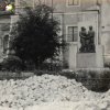 Žlutice - pomník osvobození | pomník osvobození během stavebních úprav náměstí ve Žluticích na počátku 60. let 20. století