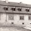 Žlutice - panský dům | západní uliční průčelí domu čp. 1 před necitlivou výměnou oken na fotografii z roku 1963