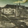 Žlutice - panský dům | dům čp. 1 v sousedství radnice na náměstí na výřezu pohlednice z doby kolem roku 1900
