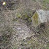 Skoky - železný kříž | zdevastovaný rozvalený podstavec kříže na bývalém rozcestí v polích u zaniklé vsi Skoky - březen 2016
