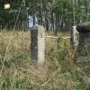 Skoky - kříž Nejsvětější Trojice | zdevastovaný kříž v ohrazení nad zaniklou vsí Skoky od jihozápadu - září 2015