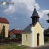 Vintířov - kaple sv. Anny | udržovaná pseudogotická obecní kaple sv. Anny ve Vintířově od jihozápadu - srpen 2015