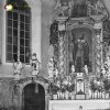 Louka - kostel sv. Václava | hlavní oltář sv. Vácava v prebytáři v interiéru kostela sv. Václava ve vsi Louka v roce 1950