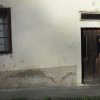 Žlutice - měšťanský dům čp. 67 | portál vchodu s kamenným ostěním a nadsvětlíkem v západním přízemním průčelí měšťanského domu čp. 67 ve Žluticích - duben 2016