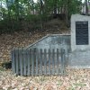 Nadlesí - pomník obětem 1. světové války | přední strana zachovalého pomníku obětem 1. světové války ve vsi Nadlesí - září 2016