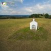 Libá - Bílá kaple | výklenková Bílá kaple na návrší východně nad obcí Libá - září 2016