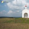 Libá - Bílá kaple | výklenková Bílá kaple na návrší východně nad obcí Libá - září 2016