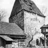 Pomezná - tvrz | zchátralá věž gotické tvrze na počátku 20. století