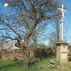 Semtěš - Modlův kříž | zchátralý pseudogotický kříž nazývaný Modlův kříž na okraji bývalé zahrady ve vsi Semtěš - duben 2016