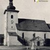 Prameny - kostel sv. Linharta | jižní boční průčelí farního kostela sv. Linharta na návsi v Pramenech na fotografii z doby kolem roku 1930